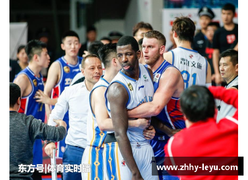 leyu乐鱼体育快船主帅因不满判罚被罚下场，球迷不满裁判 - 副本
